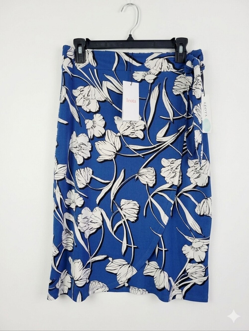 New womens Leota skirt size L in blue floral